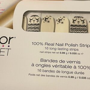 Color Street Festive Black and White Nail Strips A DASHING TIME